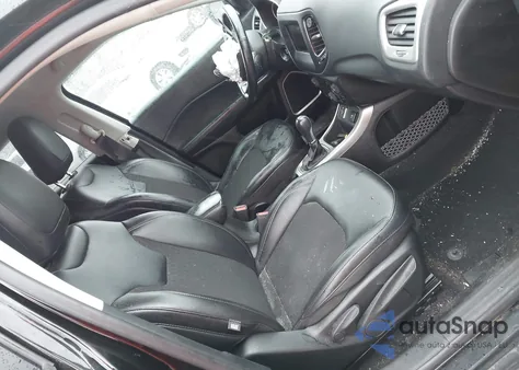 2021 Jeep Compass Latitude Fwd z USA, uszkodzony, nr VIN 3C4NJCBB7MT592525